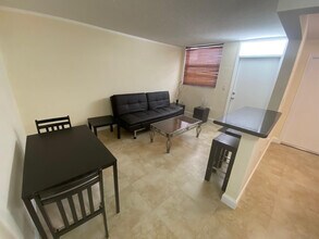 335 Collins Ave in Miami Beach, FL - Building Photo - Building Photo