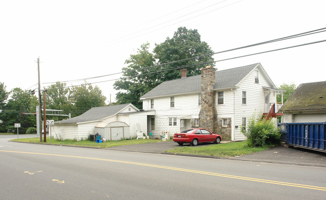 283 N Washington St in Plainville, CT - Building Photo - Building Photo