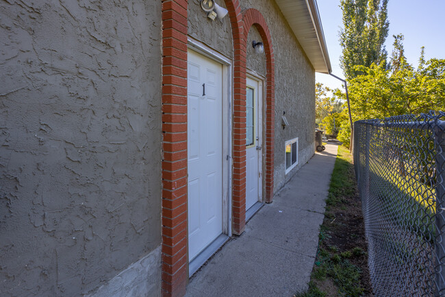 211 5 Av SE in High River, AB - Building Photo - Building Photo