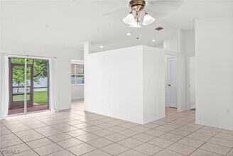 1425 SW 10th St in Cape Coral, FL - Building Photo - Building Photo