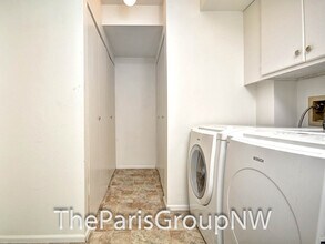 12826 103rd Pl NE in Kirkland, WA - Building Photo - Building Photo