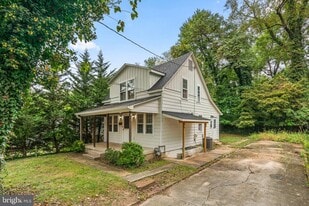 715 Anderson Ave in Rockville, MD - Building Photo