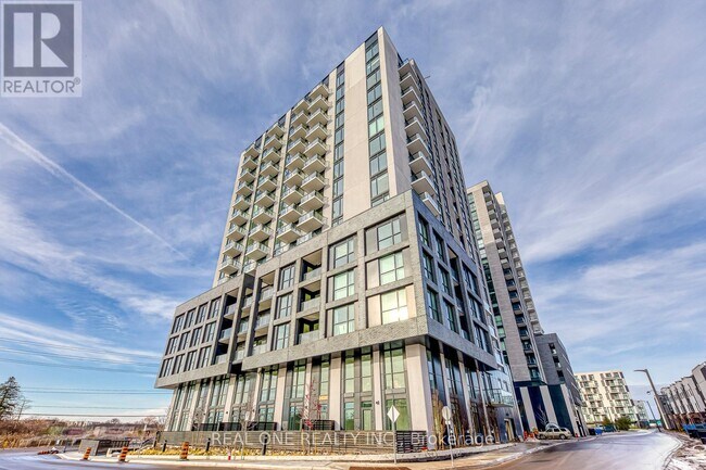 3071 Trafalgar Rd in Oakville, ON - Building Photo - Building Photo