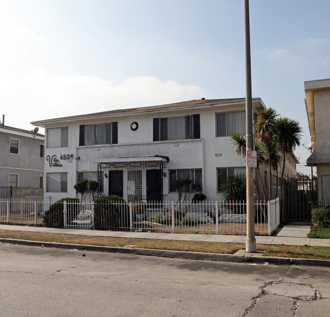 Villa Victoria Apartments in Los Angeles, CA - Building Photo - Building Photo