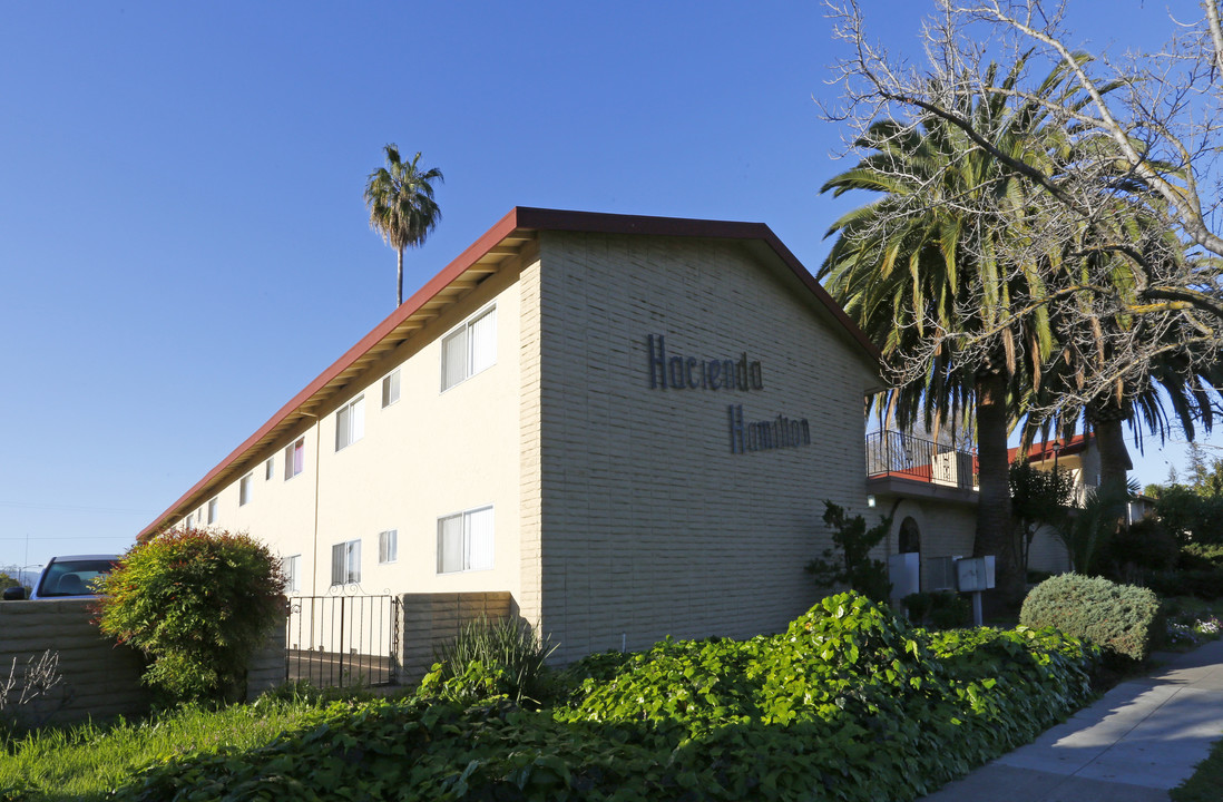 Hacienda Hamilton Apartments in Campbell, CA - Building Photo