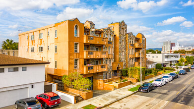 Residential Condo in Los Angeles, CA - Building Photo - Building Photo