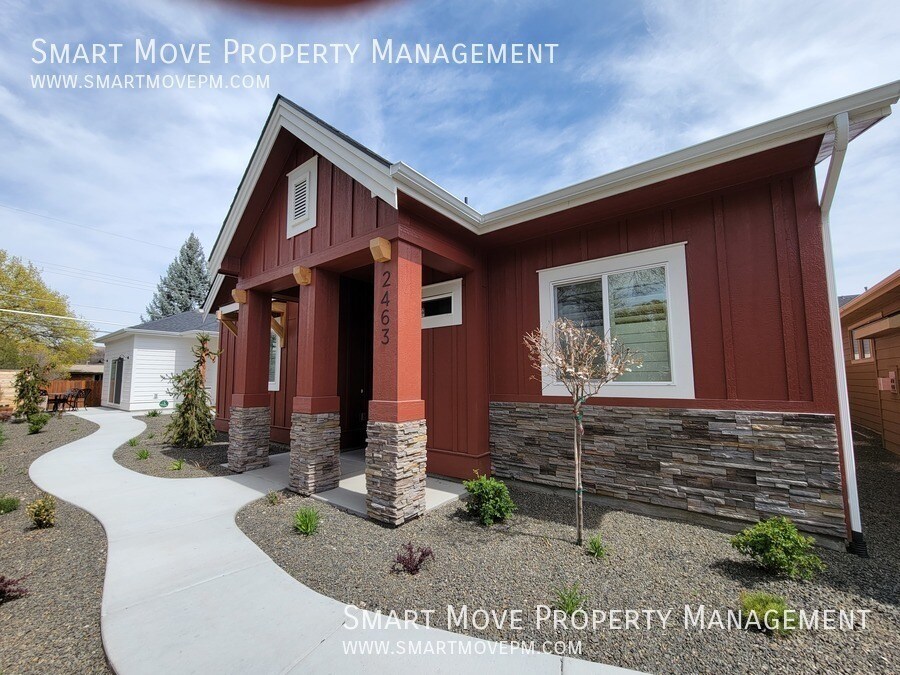 2463 N Ashgrove Ln in Boise, ID - Building Photo