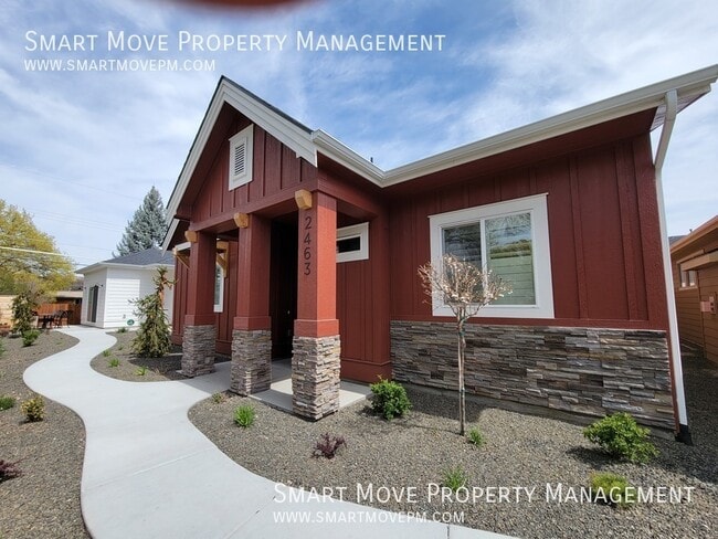 property at 2463 N Ashgrove Ln
