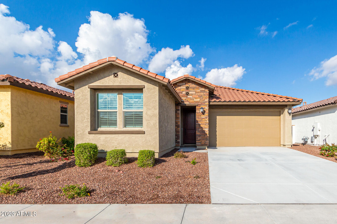 19670 Roma Ave in Litchfield Park, AZ - Building Photo