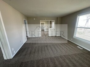 184 W North St in Peculiar, MO - Building Photo - Building Photo