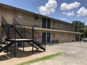 608 W Avenue M in San Angelo, TX - Building Photo - Building Photo