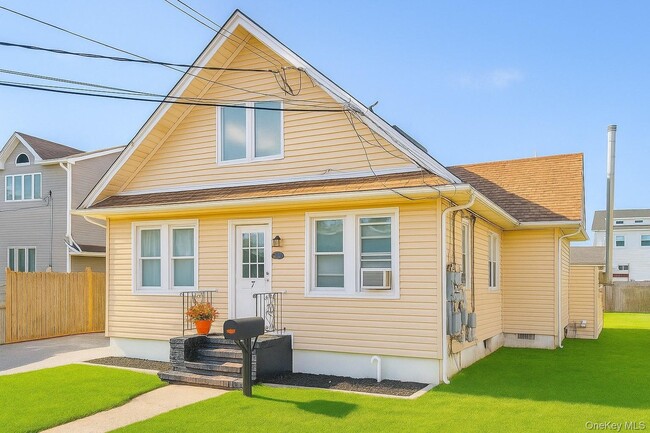 property at 7 S Atlantic St