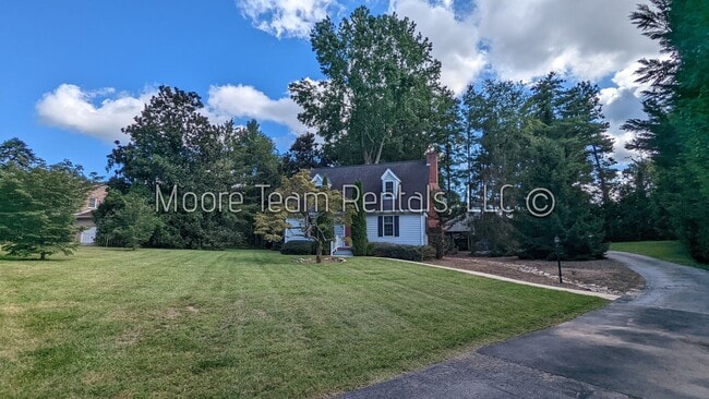 918 Thornton Pl in Hendersonville, NC - Building Photo - Building Photo