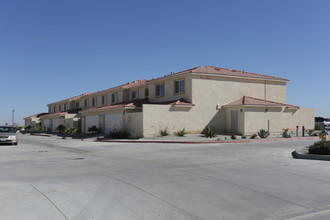 Parra Apartments in Victorville, CA - Foto de edificio - Primary Photo