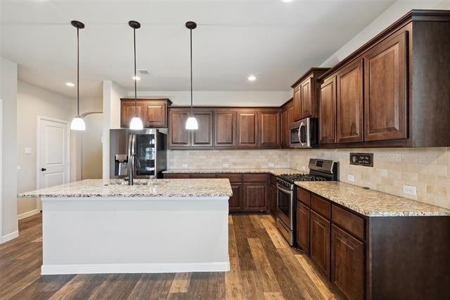 512 Lindisfarne Ln in Saginaw, TX - Building Photo - Building Photo