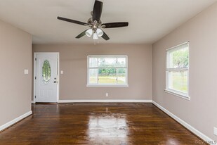 5215 Ruffin Rd in Prince George, VA - Building Photo