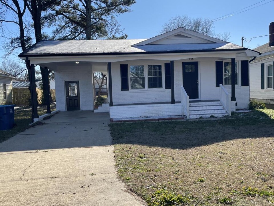 816 E Divine St in Dunn, NC - Building Photo