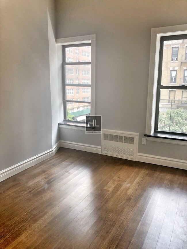 First Avenue, Unit 6 in New York, NY - Foto de edificio - Building Photo