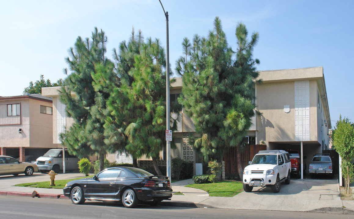 1933 S Sherbourne Dr in Los Angeles, CA - Building Photo