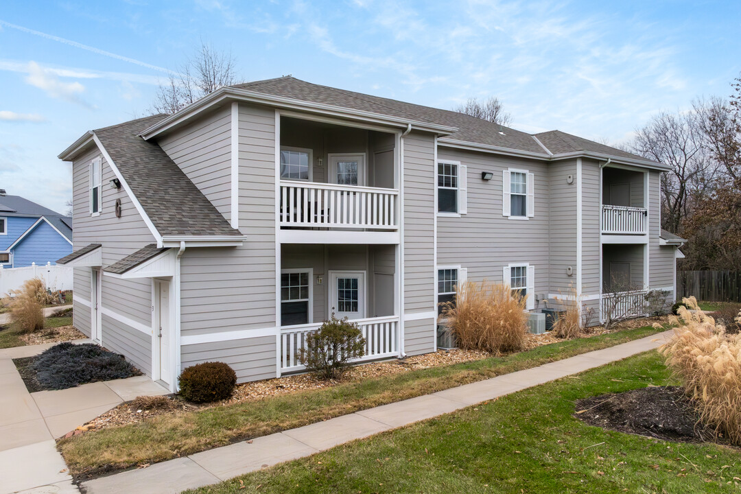 Tuckaway at Briarwood in Lawrence, KS - Foto de edificio