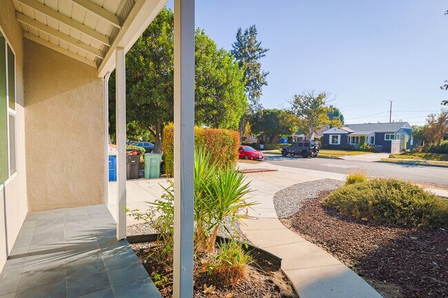 844 Lima St in Burbank, CA - Building Photo - Building Photo