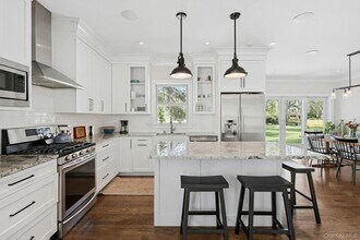 134A Montauk Hwy in Westhampton, NY - Building Photo - Building Photo