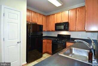 4850 Eisenhower Ave in Alexandria, VA - Building Photo - Building Photo