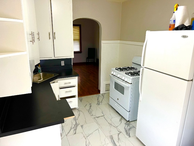 1223 Army Post Rd in Des Moines, IA - Building Photo - Building Photo