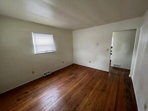 208 McCurdy St in Roxana, IL - Building Photo - Building Photo