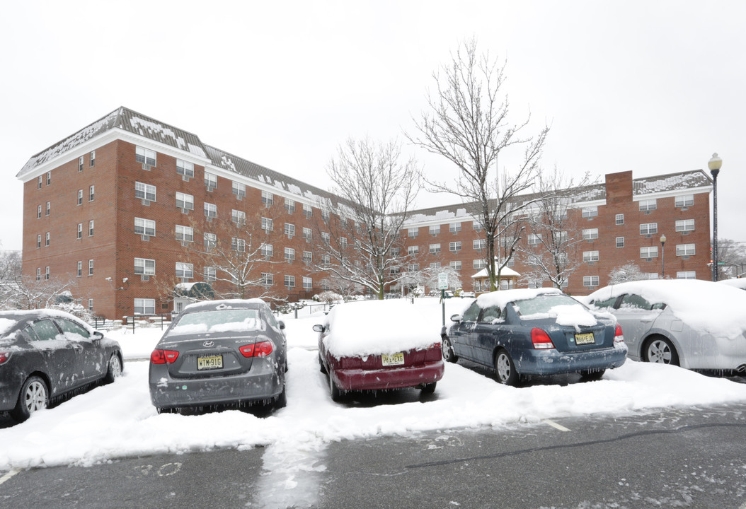 Nora Gardens in Union, NJ - Building Photo