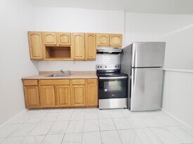 366 Forrest St, Unit 3 in Jersey City, NJ - Building Photo