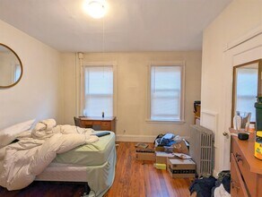 42 Calvin St, Unit 1R in Somerville, MA - Foto de edificio - Building Photo