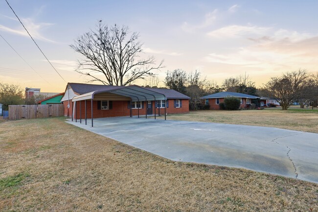 2610 Hill Dr Cir in Goldsboro, NC - Building Photo - Building Photo