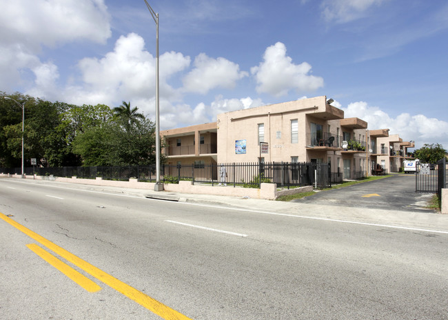 Galaxy Apartments in North Miami, FL - Building Photo - Building Photo