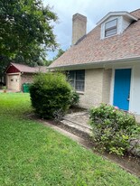 205 San Jacinto Ct in Waxahachie, TX - Building Photo
