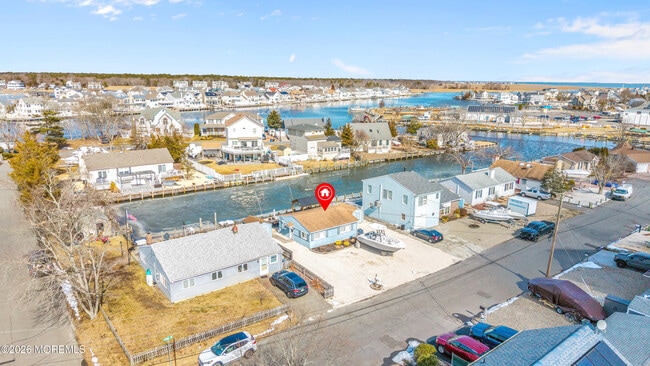 property at 804 Harbor Rd