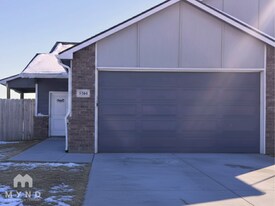 5764 E Bristol Cir in Bel Aire, KS - Building Photo