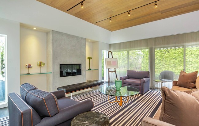 1 Reed Pond Ct in Water Mill, NY - Foto de edificio - Building Photo