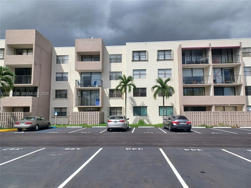 8004 SW 149th Ave in Miami, FL - Building Photo