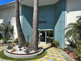 Zelzah Avenue Apartments in Northridge, CA - Building Photo