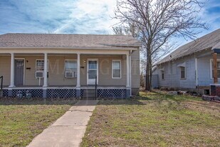 1413 W 5th St in Coffeyville, KS - Building Photo