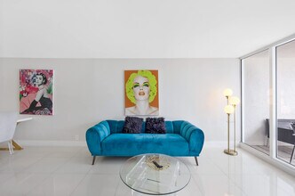 1717 N Bayshore Dr in Miami, FL - Building Photo - Building Photo