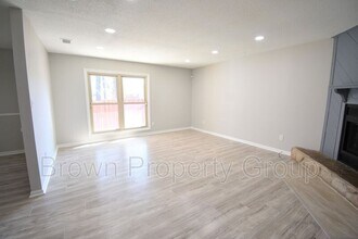 7004 Timbercroft Ln in Fayetteville, NC - Foto de edificio - Building Photo