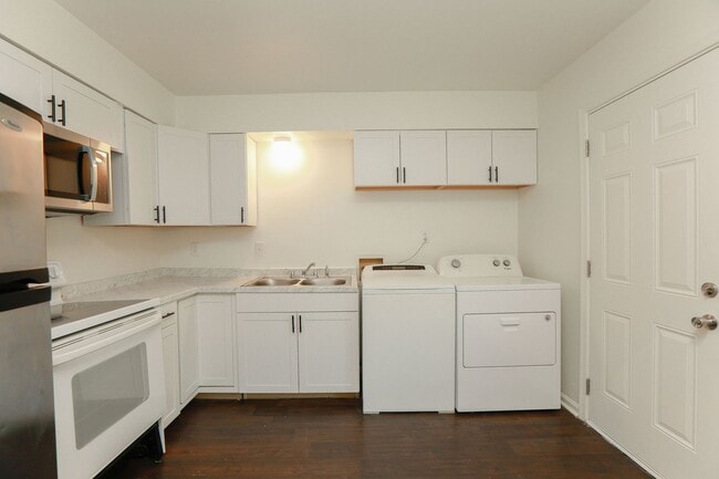 8104 Turner Rd in Norfolk, VA - Building Photo - Building Photo