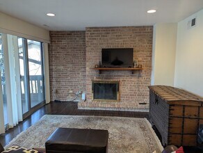 5529 E Lake Dr, Unit F in Lisle, IL - Building Photo - Building Photo