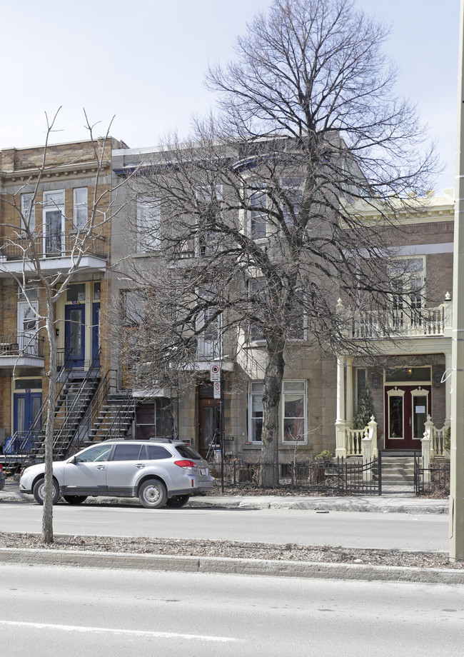 105-111 Saint-Joseph O in Montréal, QC - Building Photo - Primary Photo