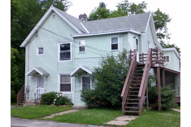 12 Geno Ave in Rutland, VT - Foto de edificio
