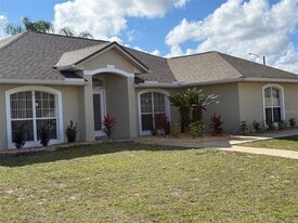 710 Independence Dr in Orange City, FL - Building Photo