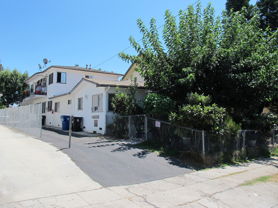 302 Branch St in Los Angeles, CA - Building Photo