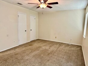 5855-5852 Appletree Dr in Mobile, AL - Foto de edificio - Building Photo